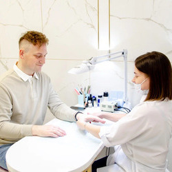 Мужской маникюр