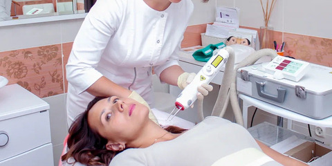 Лазерное удаление папиллом, кератом и и бородавок